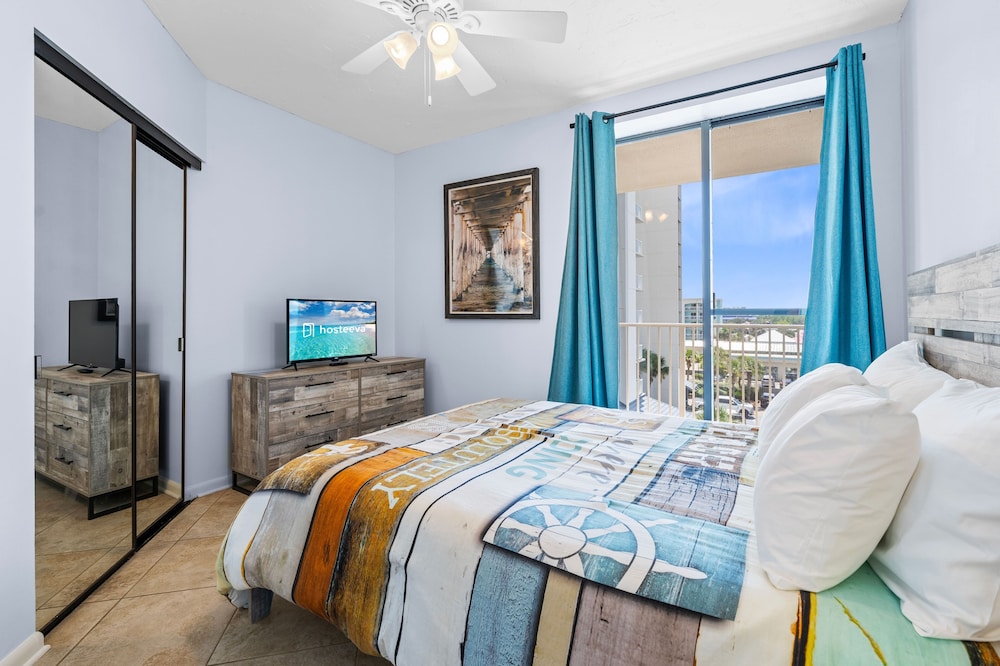 Pelican Pointe by Hosteeva