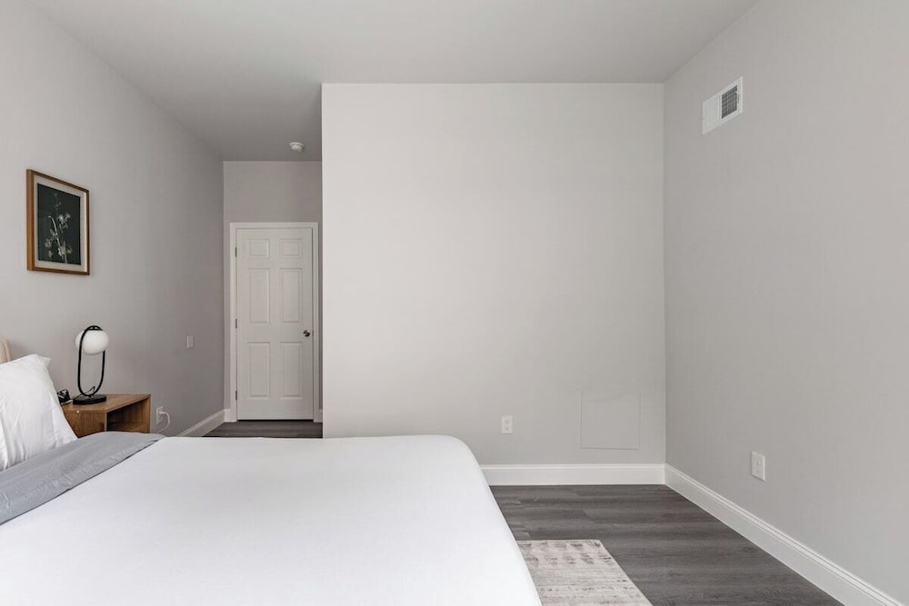 Chic & Cozy Philly Stay in City Center