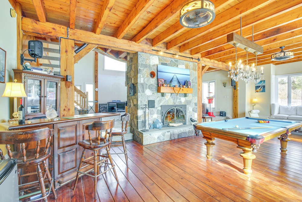 4 Mi to Danbury: Apt w/ Indoor Pool Access