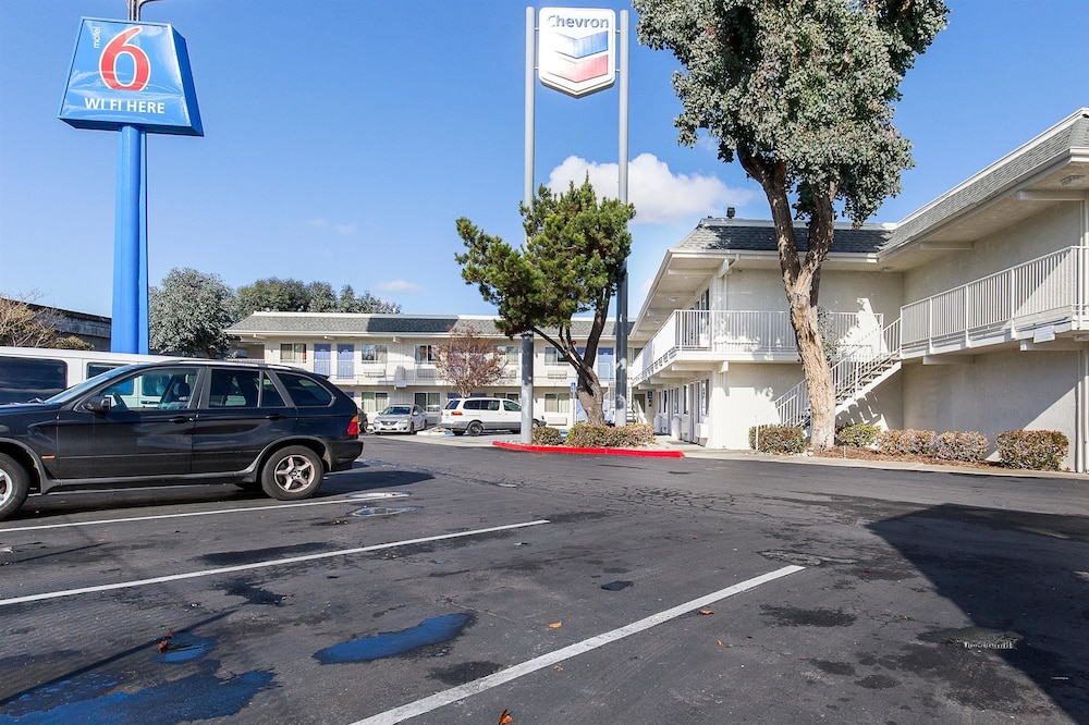 Motel 6 Hayward, CA – Silicon Valley Gateway