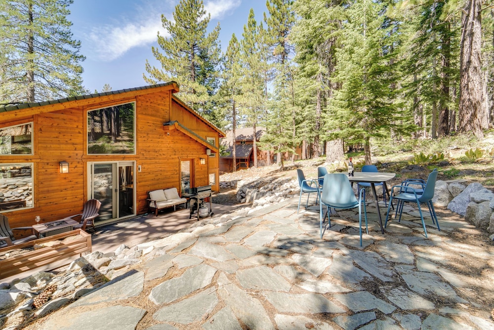 Near Ski Resorts & Trails: Truckee Home w/ Hot Tub