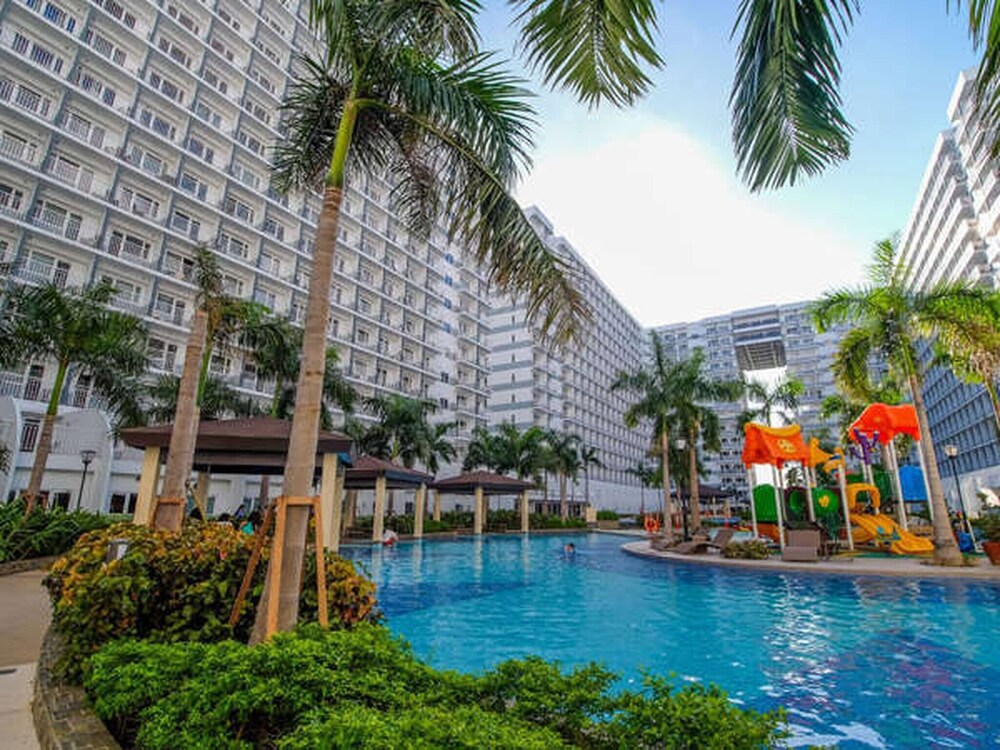 Urban Retreat at Shell Residences With Netflix 300mbps Wifi