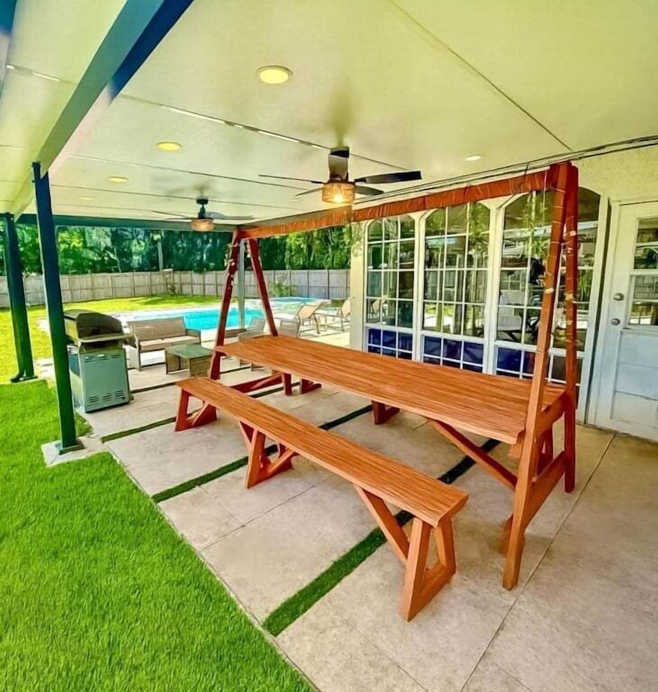 Fox Garden Luxury Boho Near Downtown & Beach 4 Bedroom Home