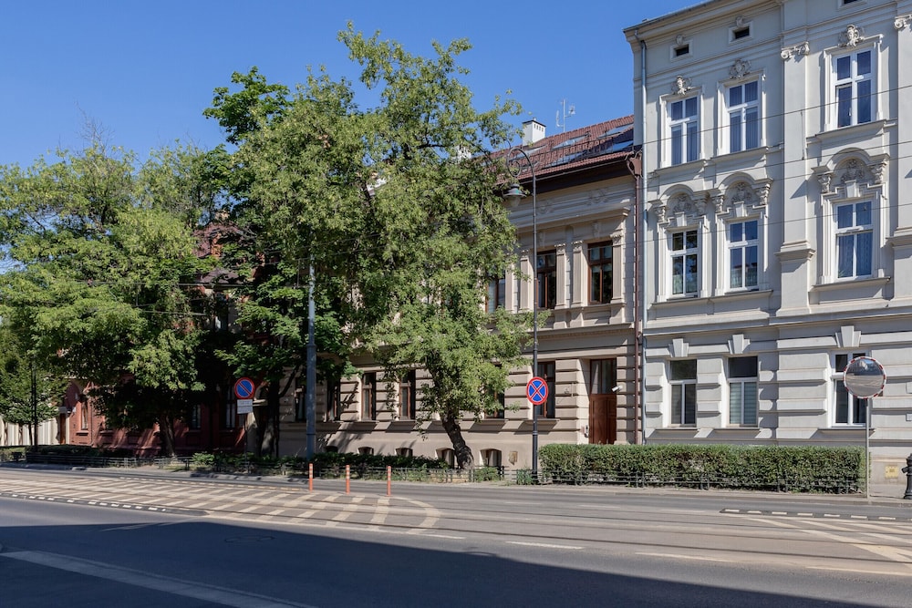 Ground Floor Studio in Cracow by Renters view 3