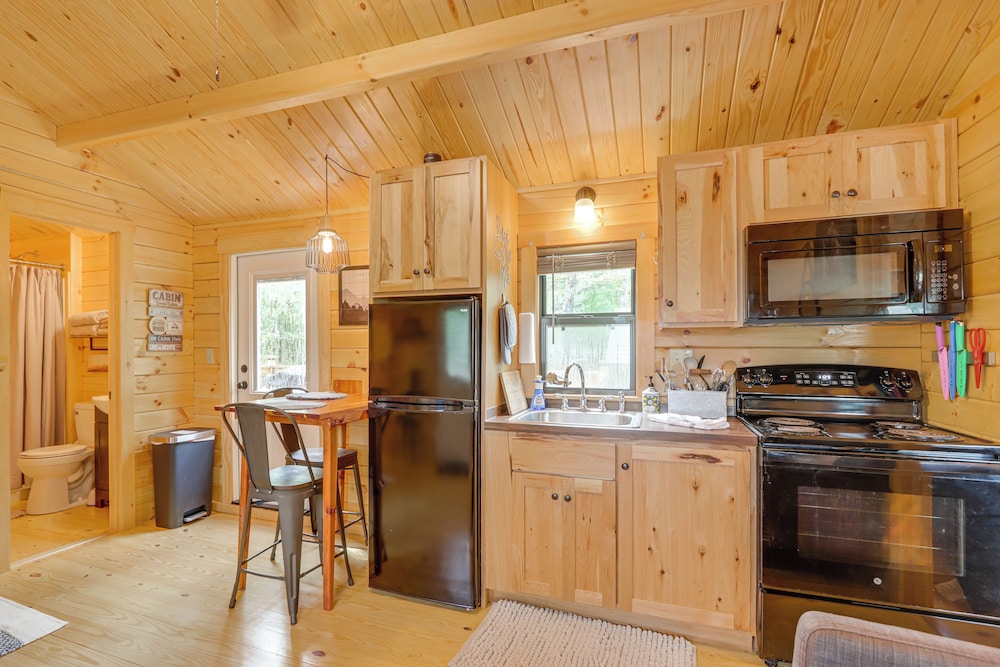 15 Mi to Blue Ridge: Forested Cabin w/ Decks!