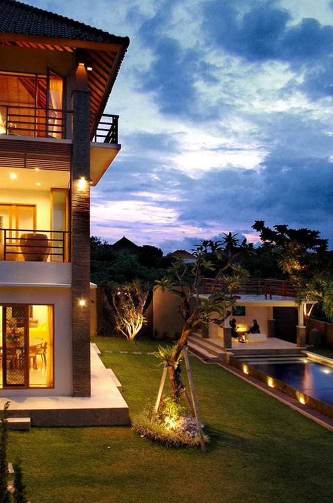 Blue Rose Villa