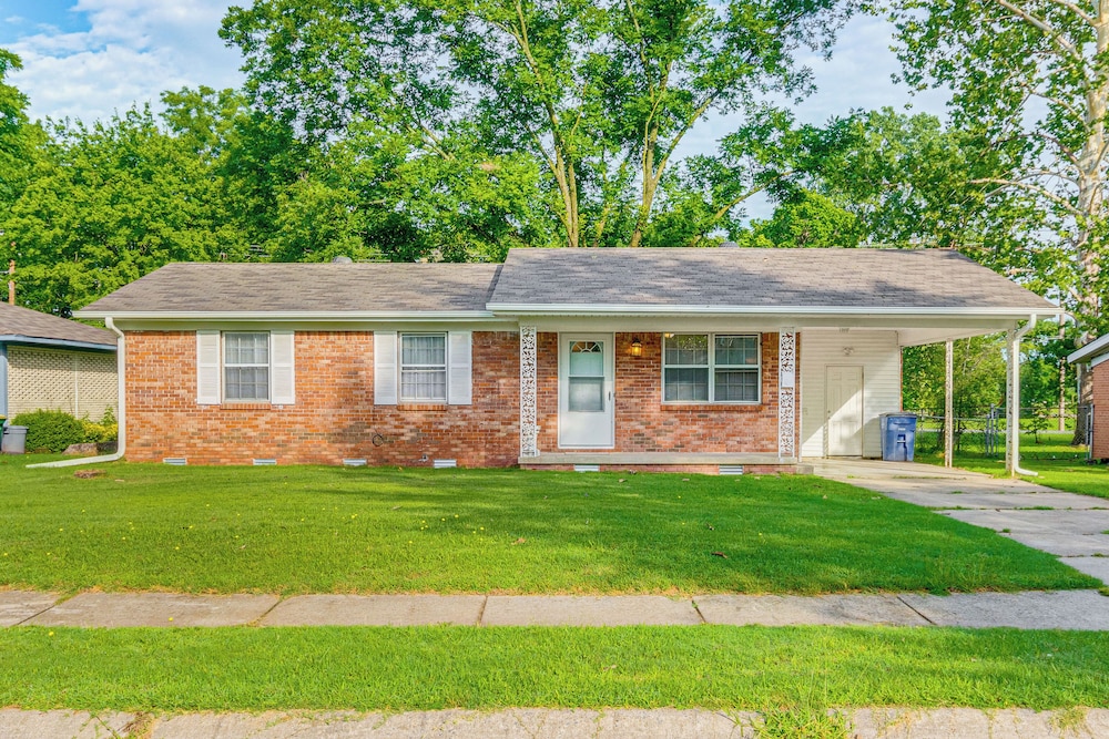 Fish, Hike & Relax: North Little Rock Gem w/ Yard
