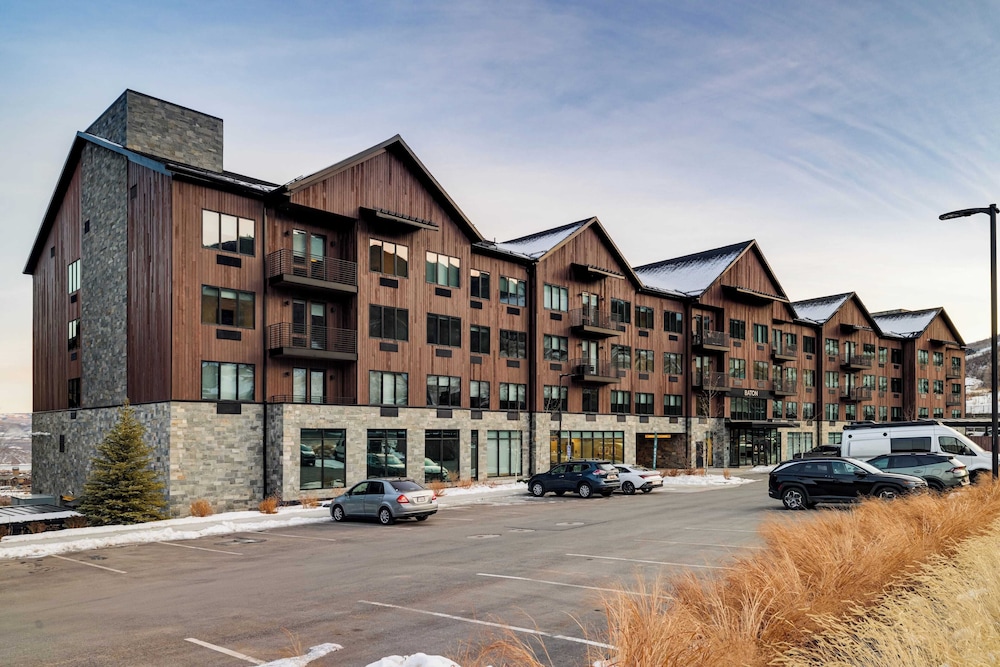 Jordanelle Sunrise Modern Condo, Gondola Access, Year-round Outdoor Fun