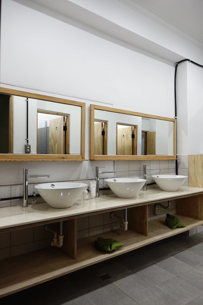 CaoJi Book inn Hostel