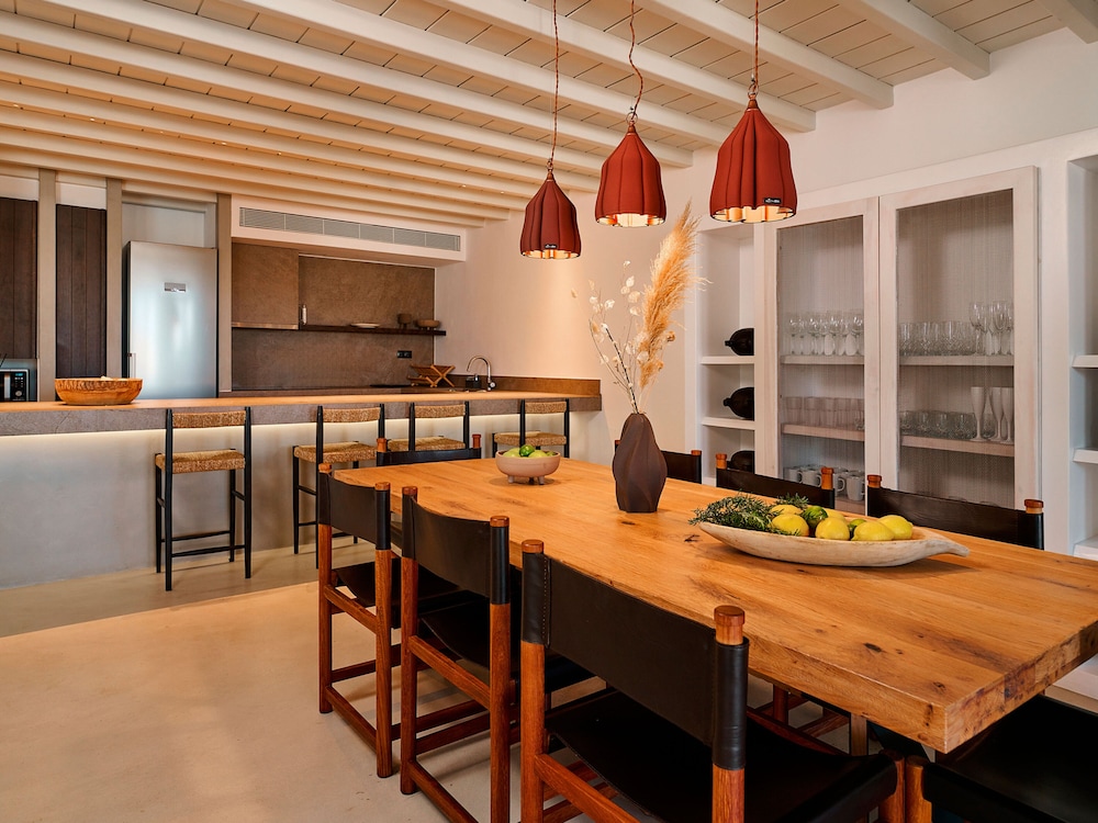 Kounoupas Complex by Mykonos Rocks