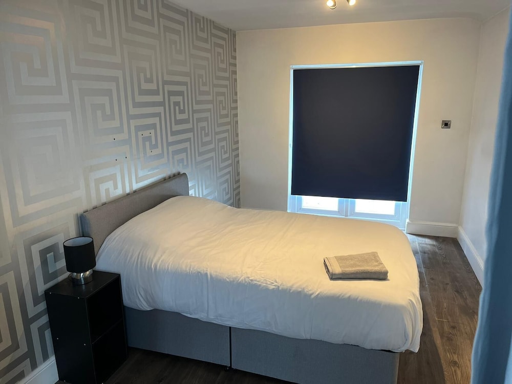 SPECIAL 5 Bedroom Whole House Brereton view 2