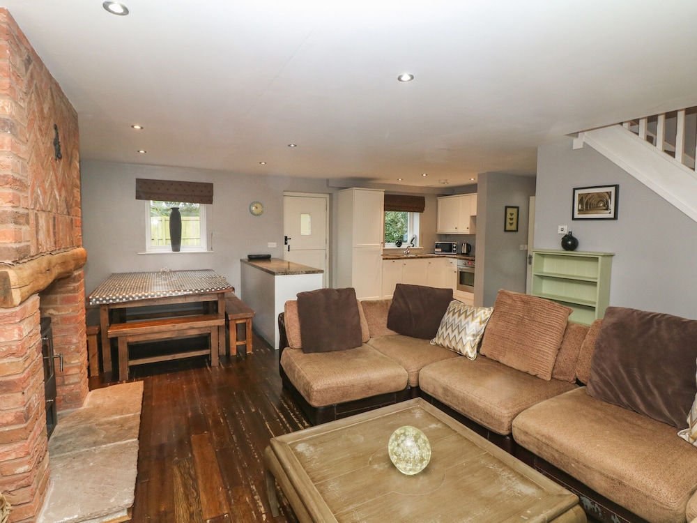 Stoke-on-trent Vacations - Bunbury - Property Image 2