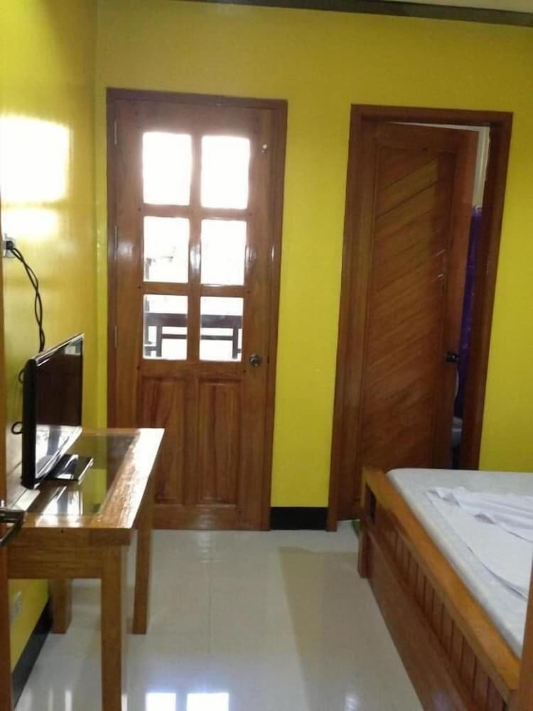 Citrine Tourist Travel Lodge