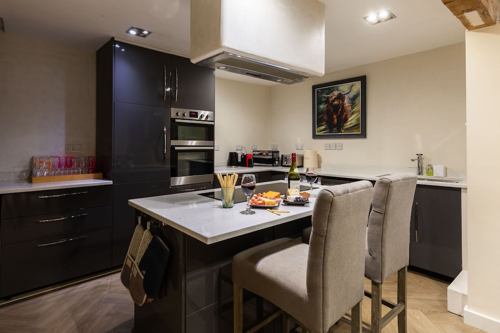 Stylish 4-bedroom Townhouse in the Heart of Bath