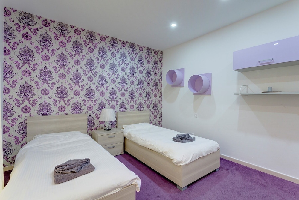 Luxury Apt with Side Sea Views & Pool, Top Location view 2