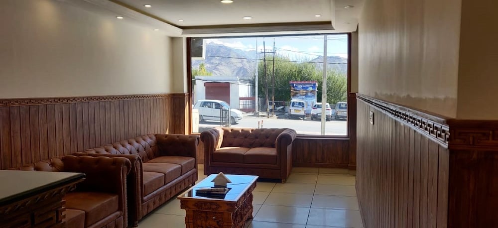 Lobby & Reception