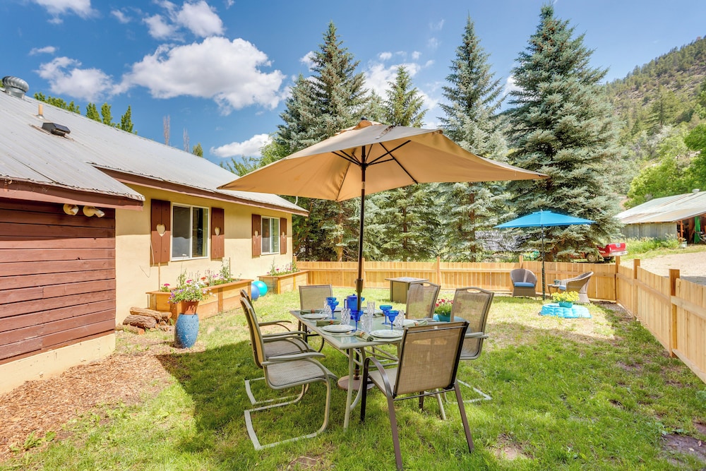 Hike On-site: Mountain-view Hideaway in Durango