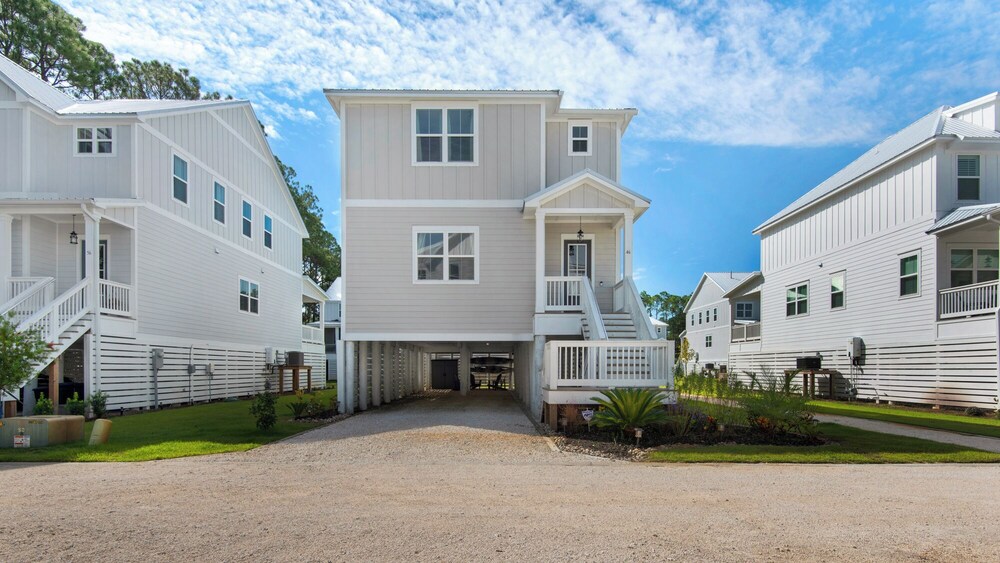 4BR Home With Deck & Grill Fun + Free Attraction Tickets!