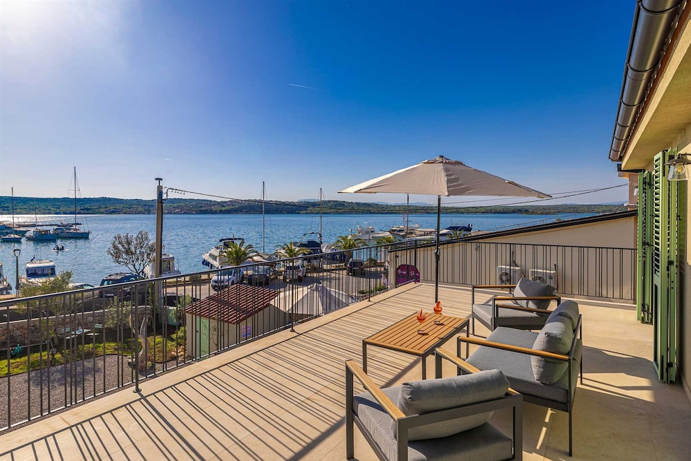 Villa Beachfront With 4 Bedrooms and 3 5 Bathrooms