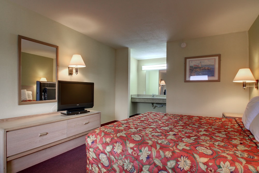 Key West Inn - Montgomery view 5