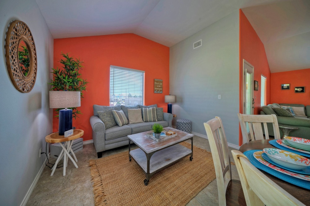 Laid Back Lime by AvantStay | Near Beach w/ Pool, Complimentary Pool Warmer view 2