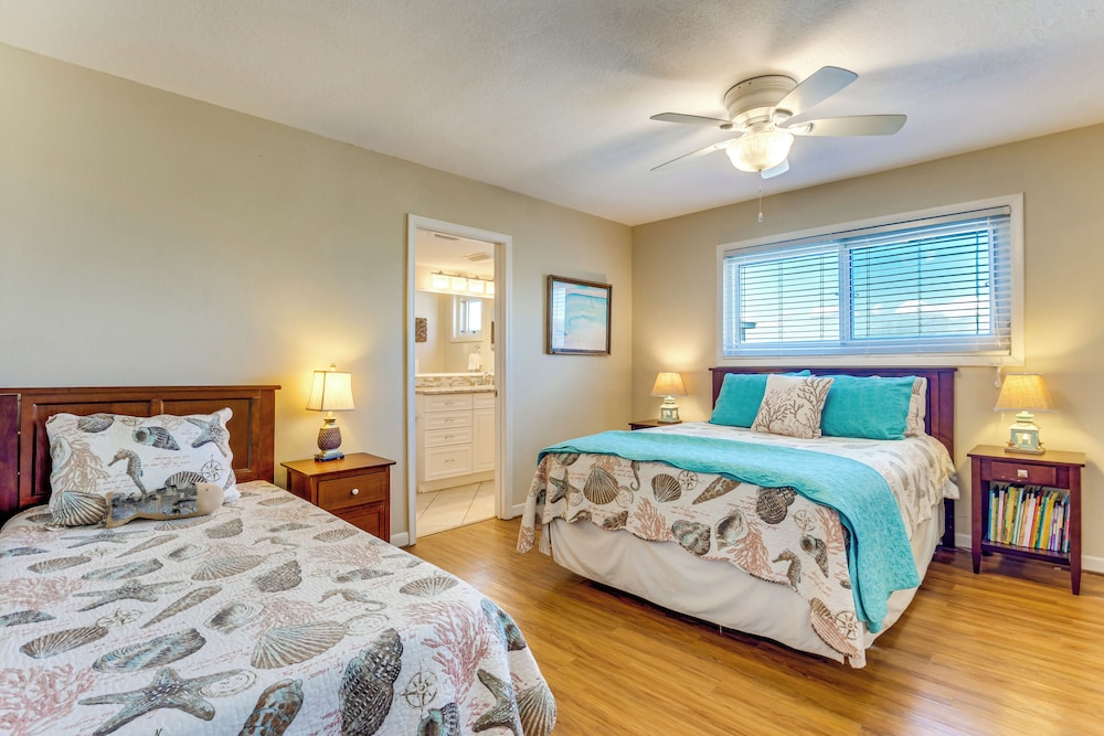 Direct Sand Access! Family Pensacola Beach Retreat