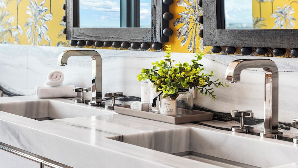 Luxury Vacation Rentals at The Setai by LRMB