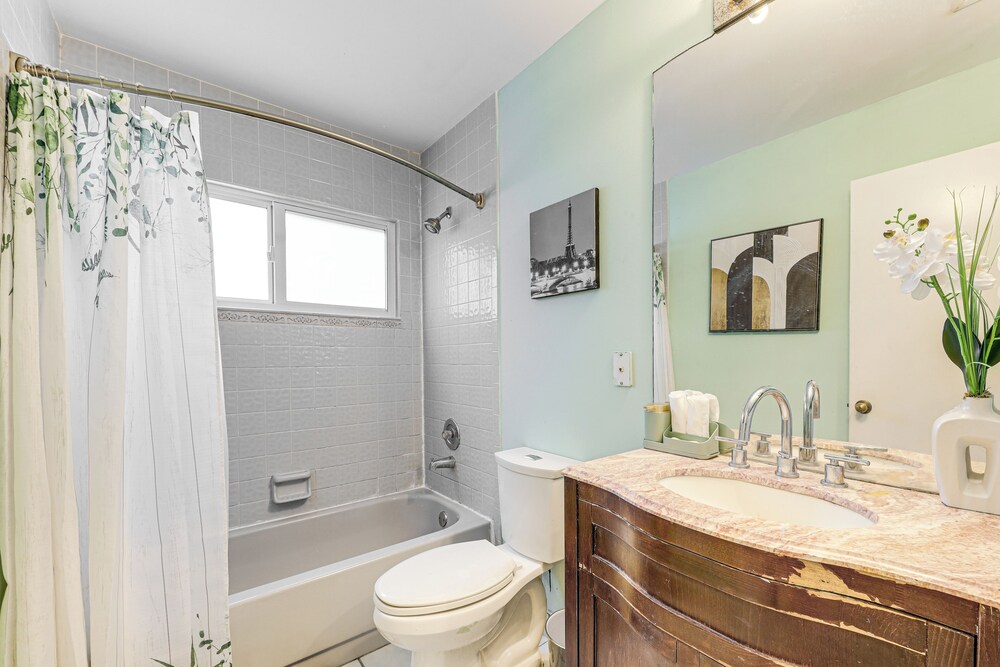 Family-friendly North Lauderdale Home w/ Grill! view 3