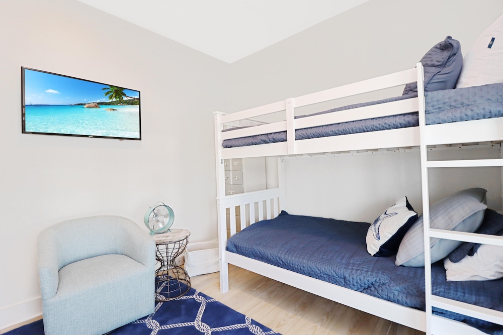 Lulu's Beach House view 4