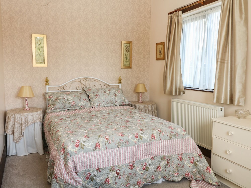 The Cottage at Moseley House Farm view 3