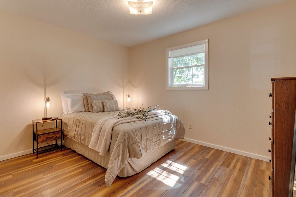 9 Mi to Effingham: Pet-friendly Rural Escape