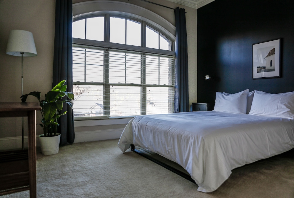 Furnished Apartments in Midtown view 2