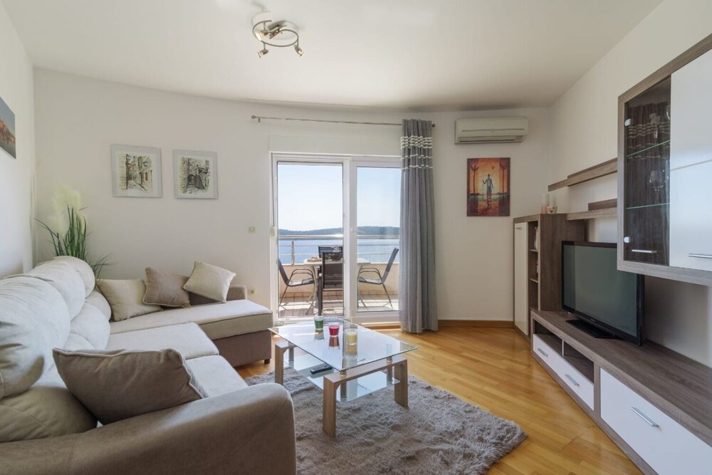 Pery - 2 Bedroom sea View Apartment - A1 view 5