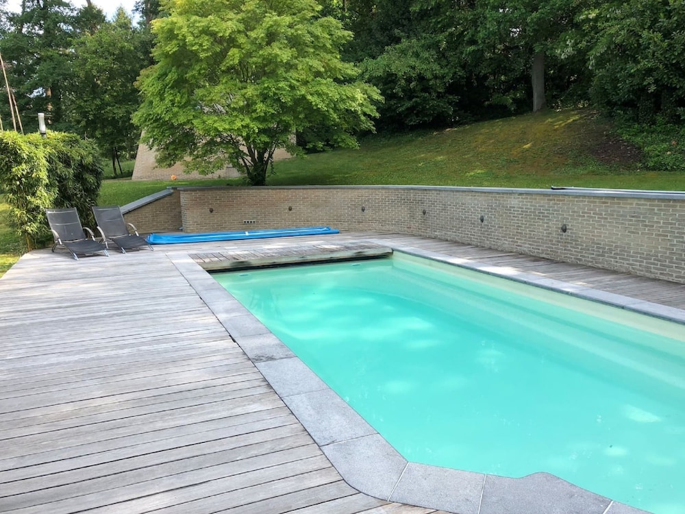 Picturesque Villa With Swimming Pool