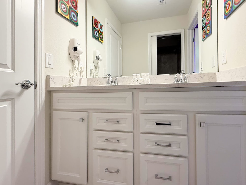 Upstay 20 Guest Capacity Mansion Near Disney