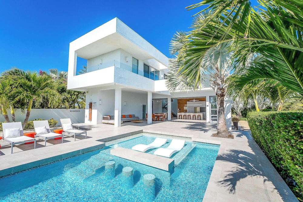 Vacation Villa, Oceanview and Hotel Amenities v1