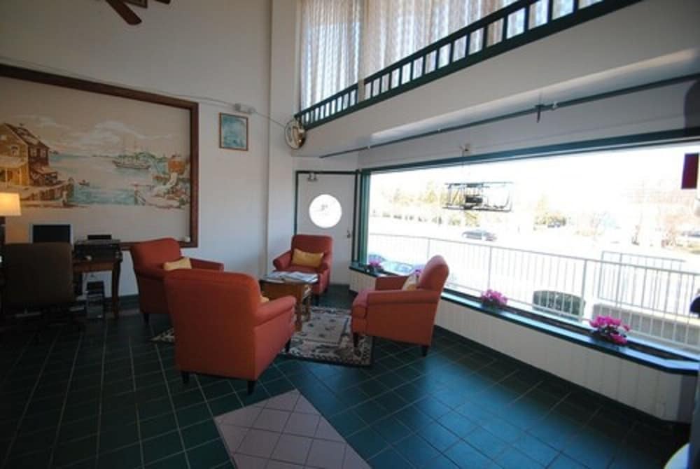 Lee High Inn