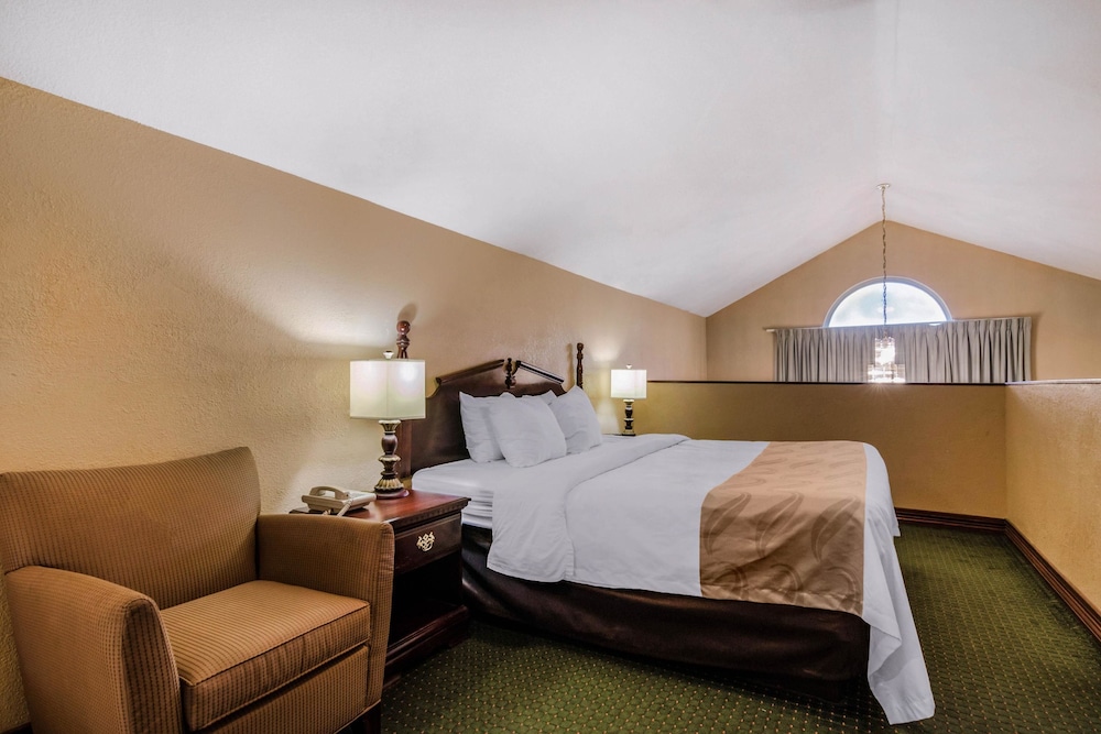 Quality Inn & Suites Carthage near Precious Moments Chapel