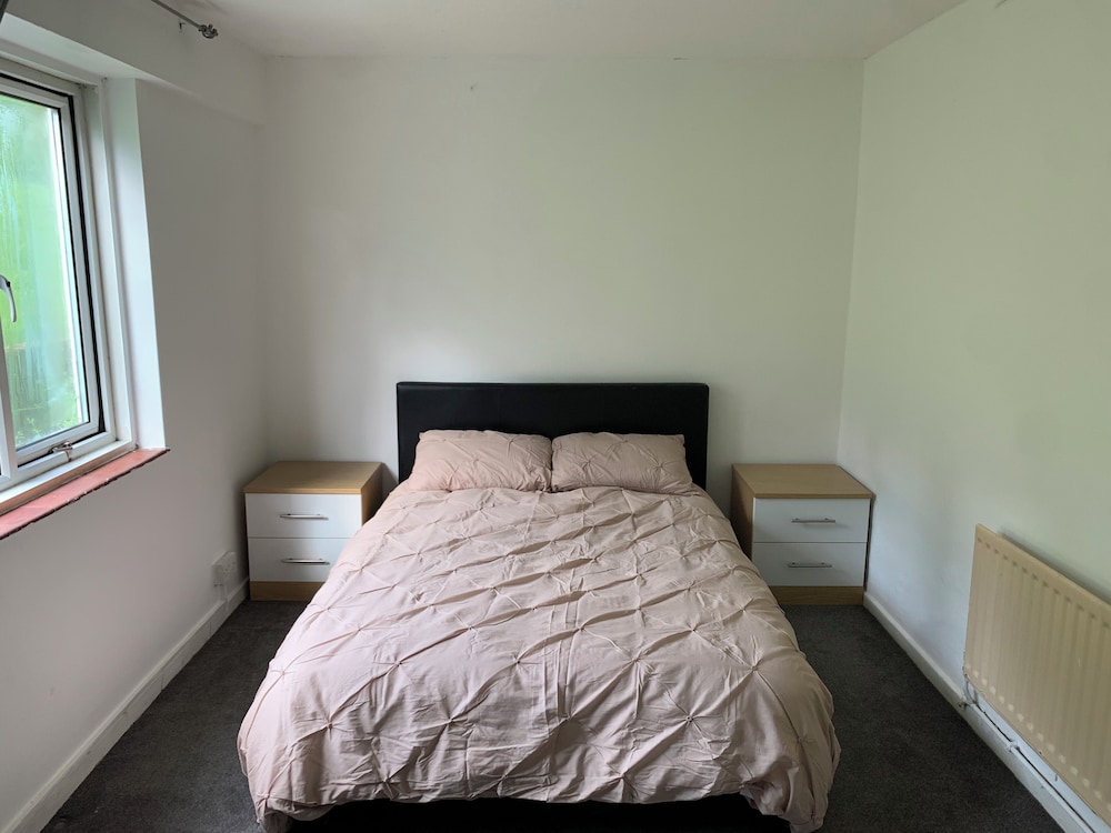 Seaside Retreat Sleeps 4 With Pets view 3