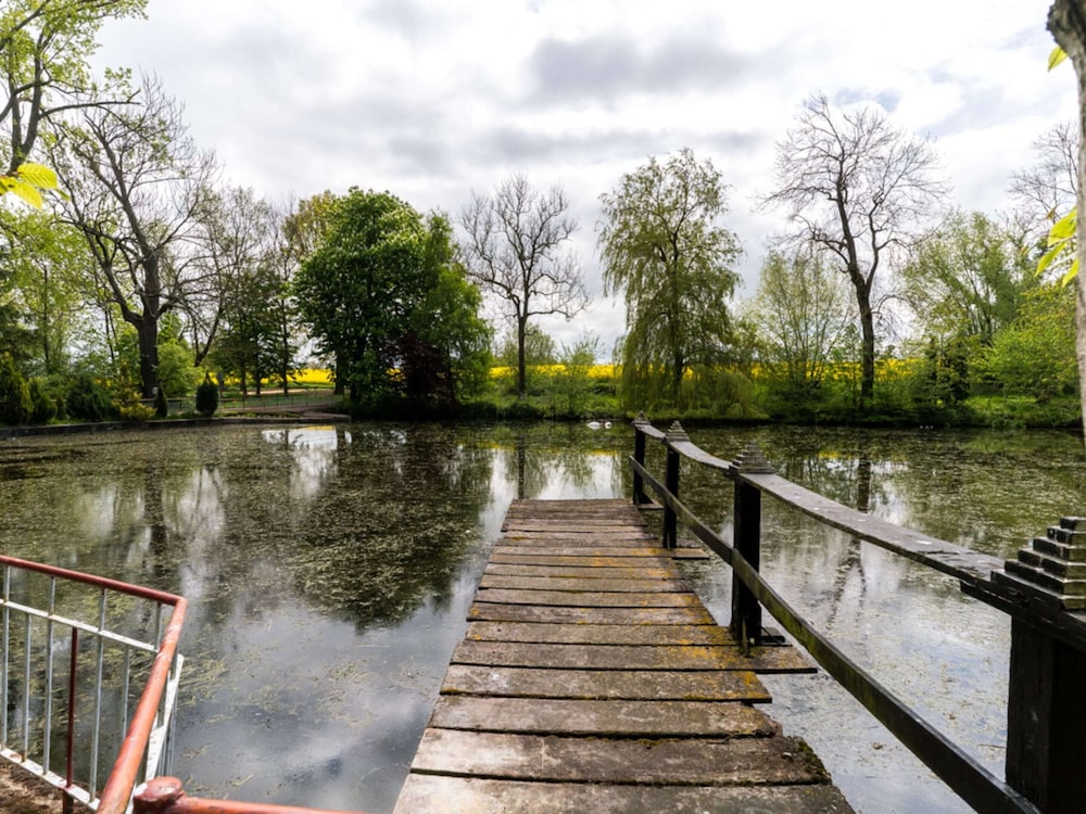 Lake-view Apartment in Klein Pravtshagen With Garden