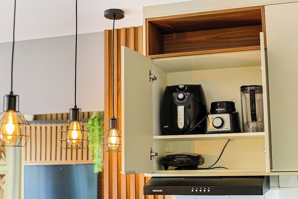 Studio Pet Friendly c Garagem e Varanda no Centro