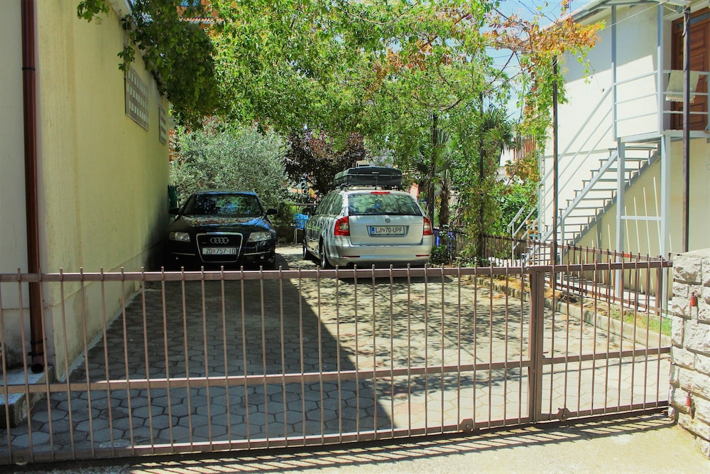Apartment for 4 Guests Near the Beach in Biograd, Lovely Garden Modern Furnished view 2