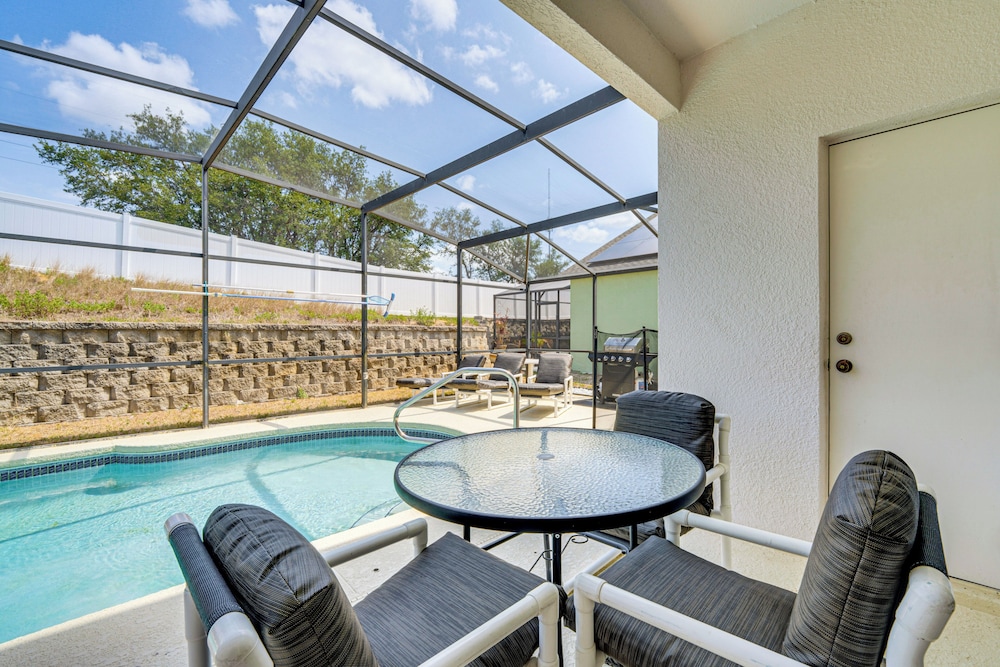 11 Mi to Disney: Home w/ Pool in Davenport!