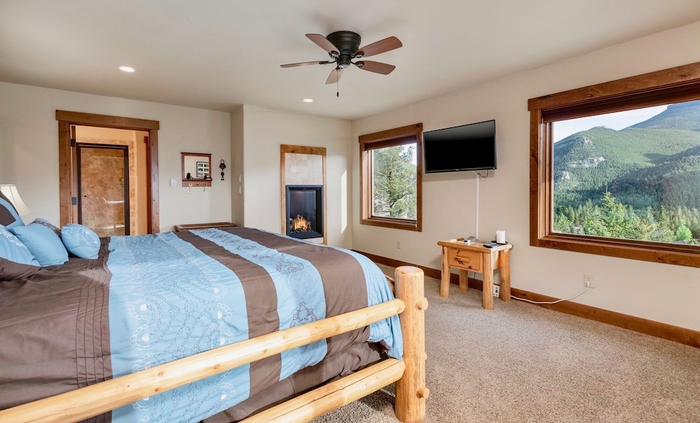 Elk Summit Vacation Home At Windcliff 5 Bedroom Home by RedAwning