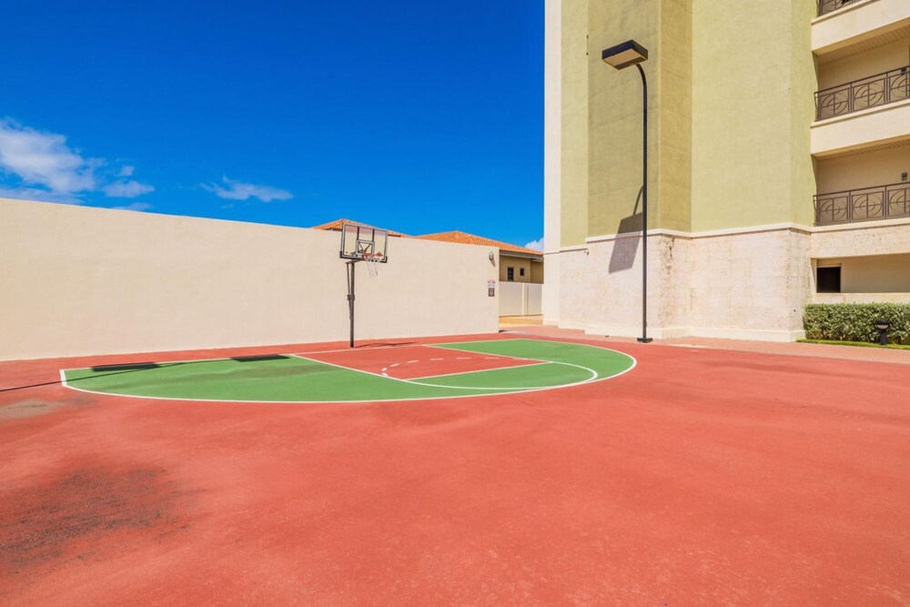 Luxury 1BR Condo Great Location Amenities