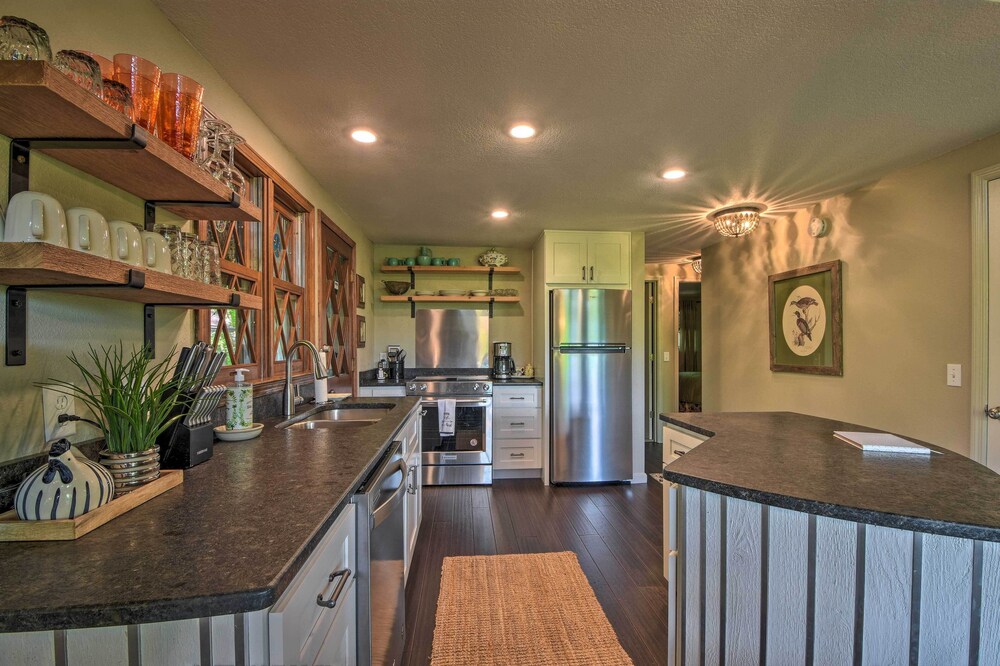 Sky Valley Home w/ Stunning Views - 1 Mi to Resort