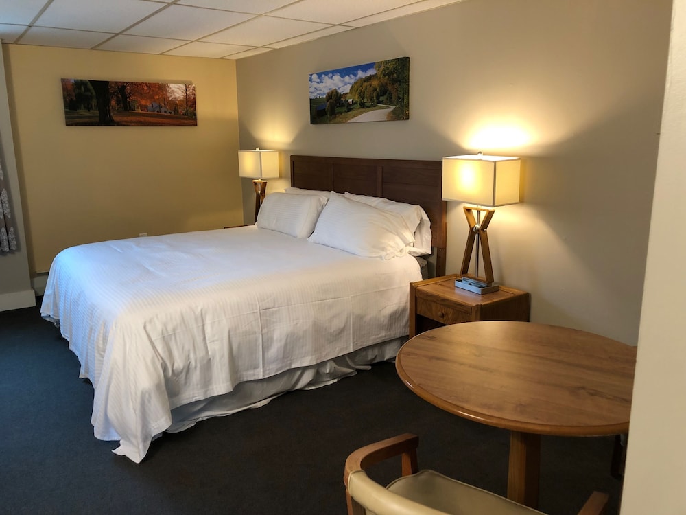 Clear River Inn