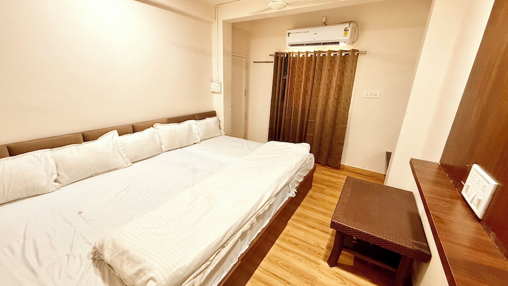 Hotel S P Palace near All Prime Location