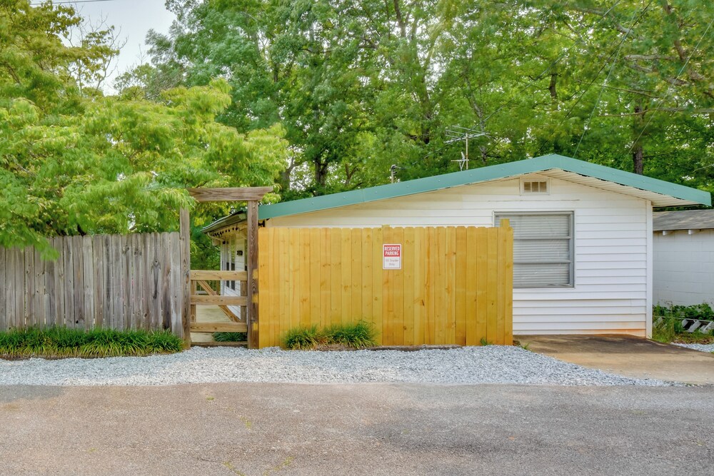 Waterfront Cabin w/ Private Dock on Lake Hartwell!
