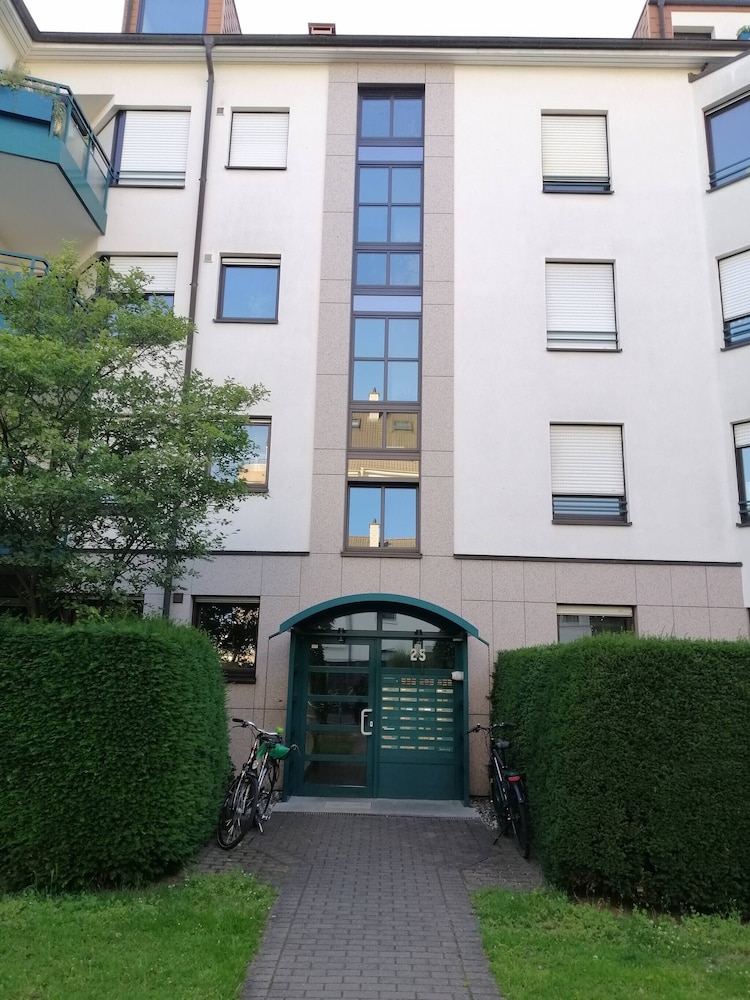 Elegant Studio Apartment in Düsseldorf Ludenberg